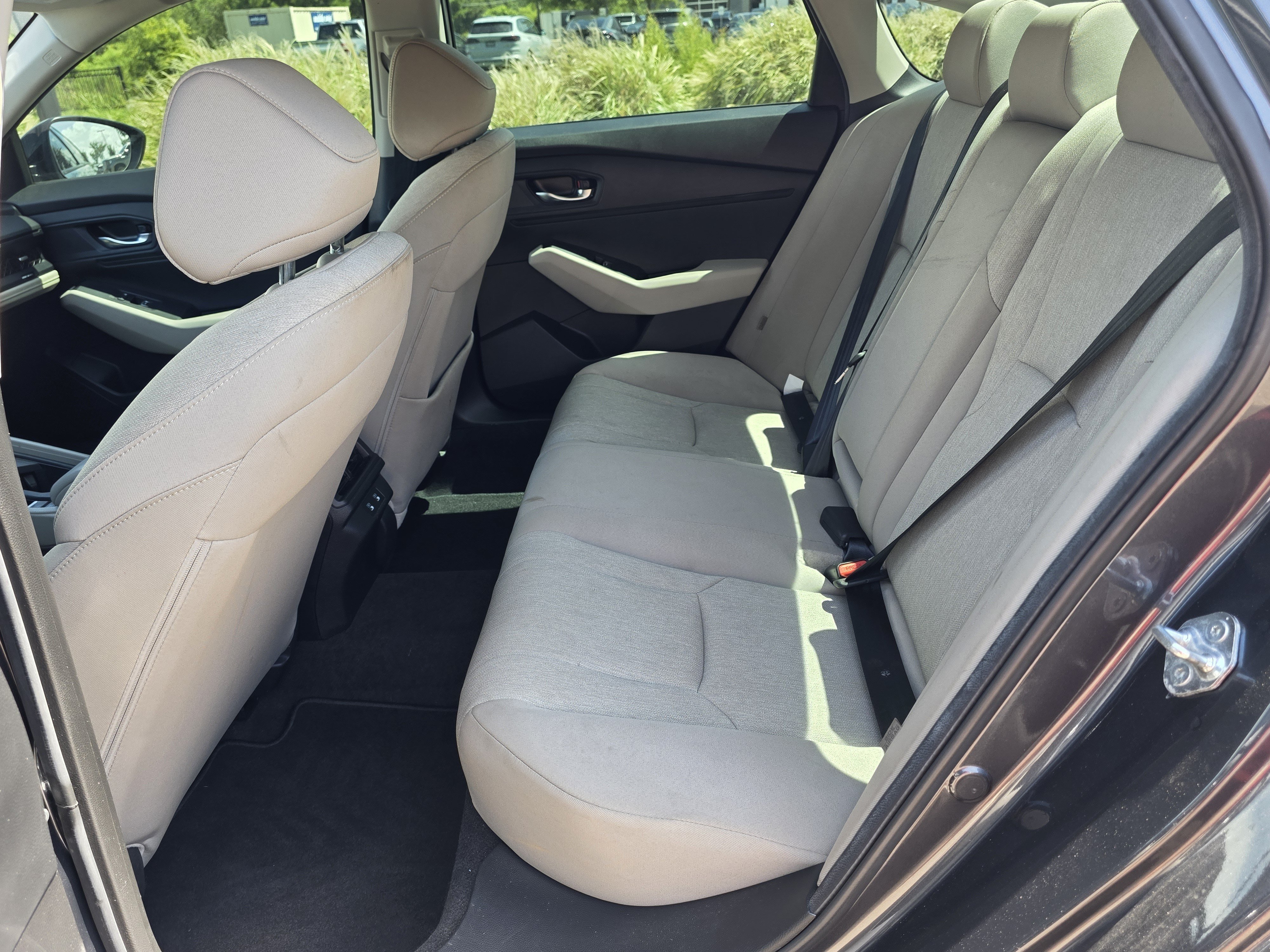 Used 2025 Urban Gray Pearl Honda SE image 22