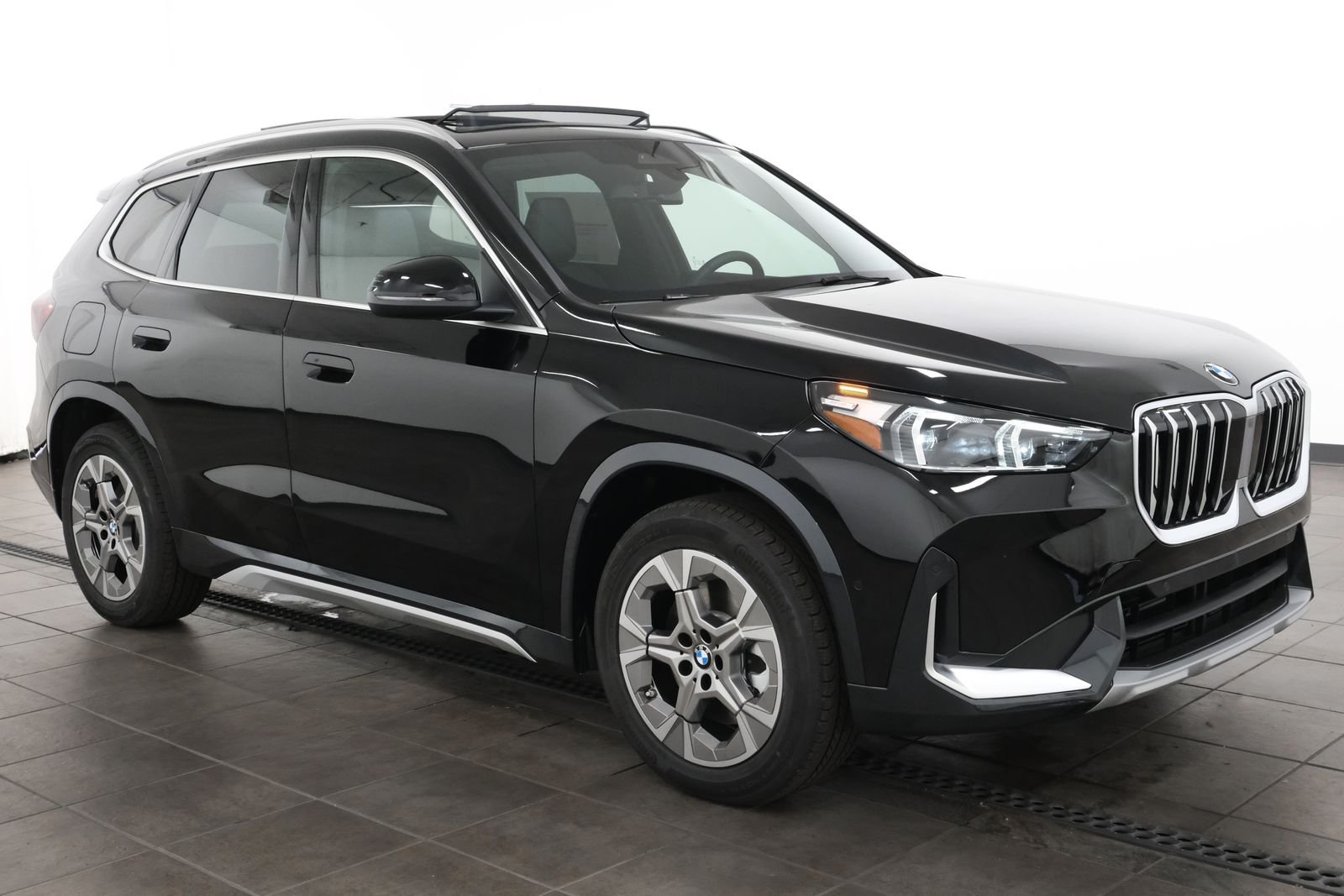 New 2027 Jet Black BMW xDrive28i image 7