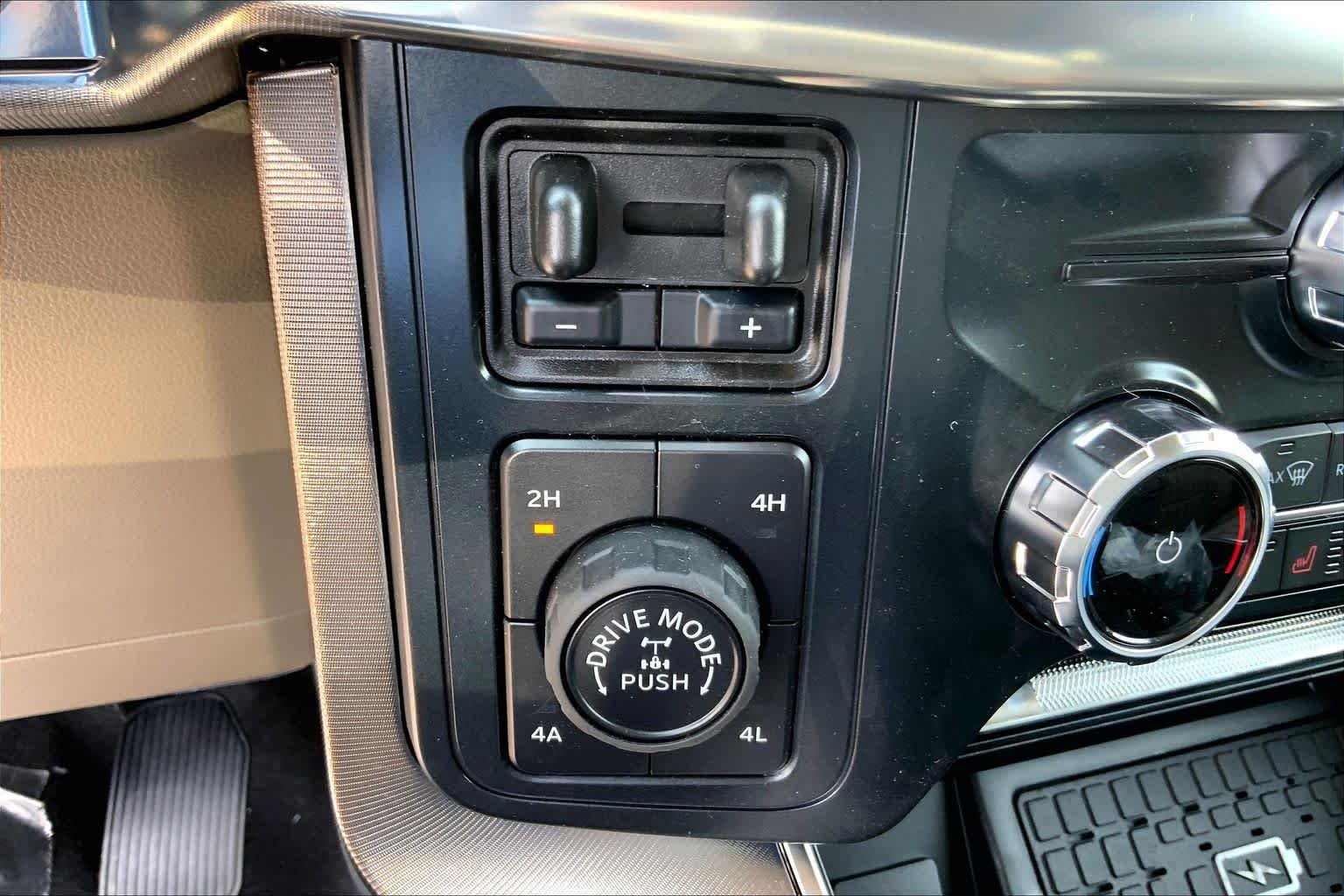New 2026 Agate Black Metallic Ford Platinum® image 16
