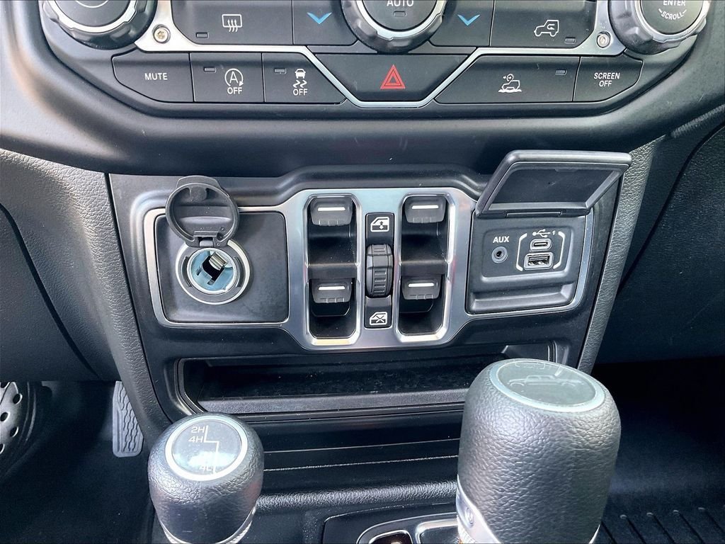Used 2022 Black Jeep Sport image 10