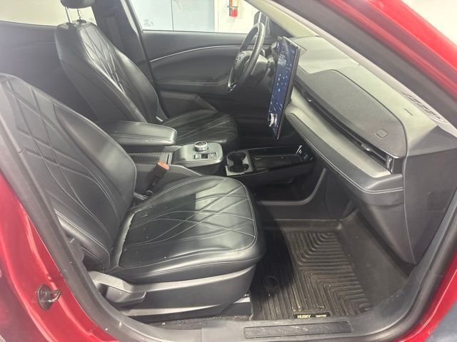 Used 2022 Red Ford Select image 24