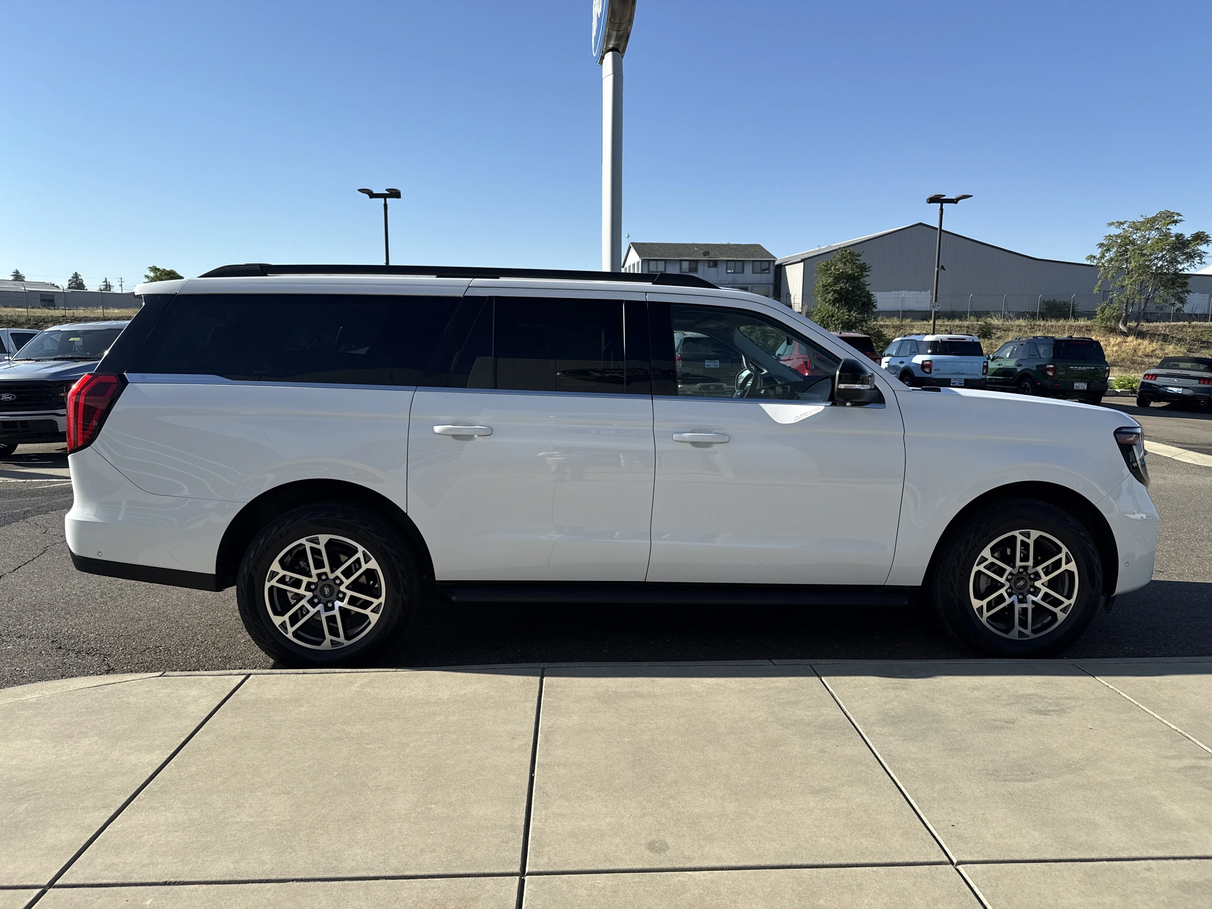 Used 2025 Oxford White Ford Active image 6