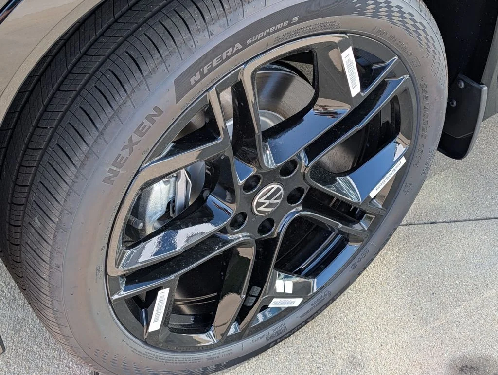 New 2026 Black Volkswagen SE R-Line Black image 10