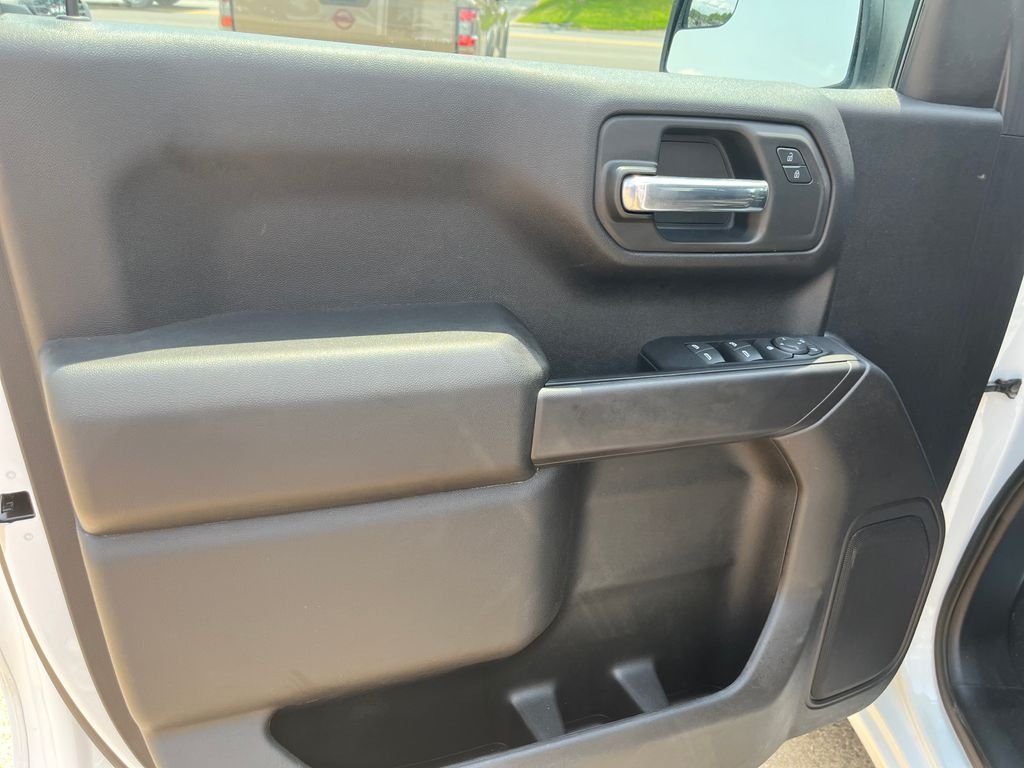 Used 2023 White Chevrolet Custom image 12