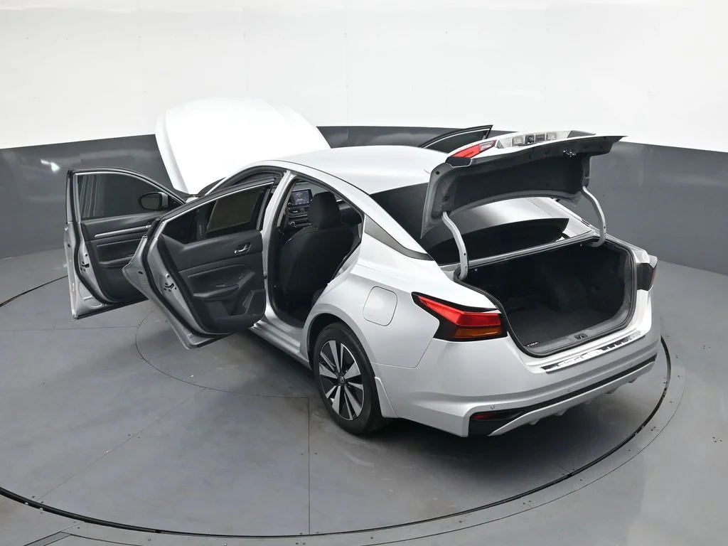 Used 2022 Silver Nissan 2.5 SV image 51
