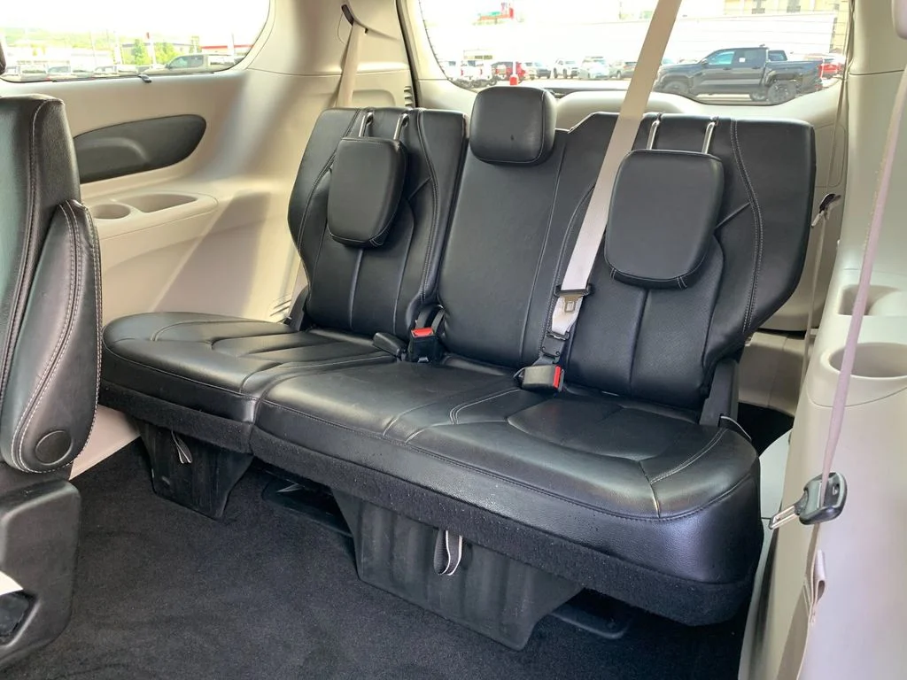 Used 2022 White Chrysler Touring L image 18