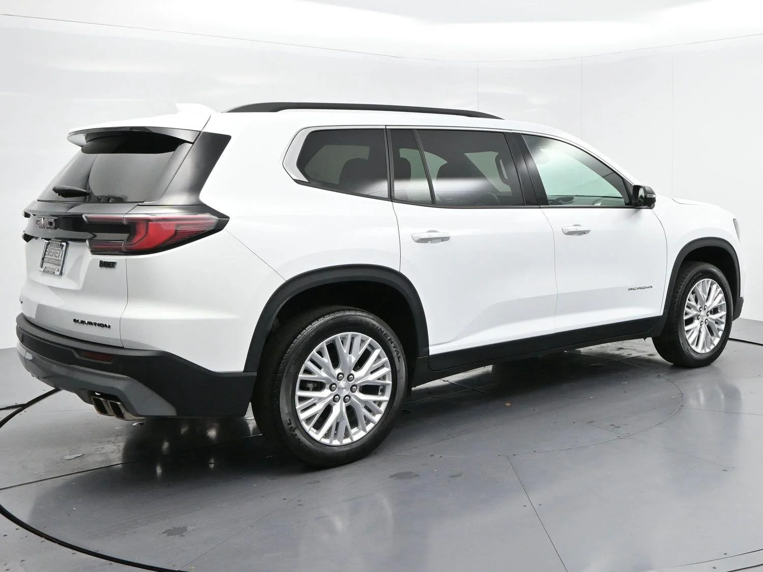 Used 2024 Summit White GMC FWD Elevation image 7