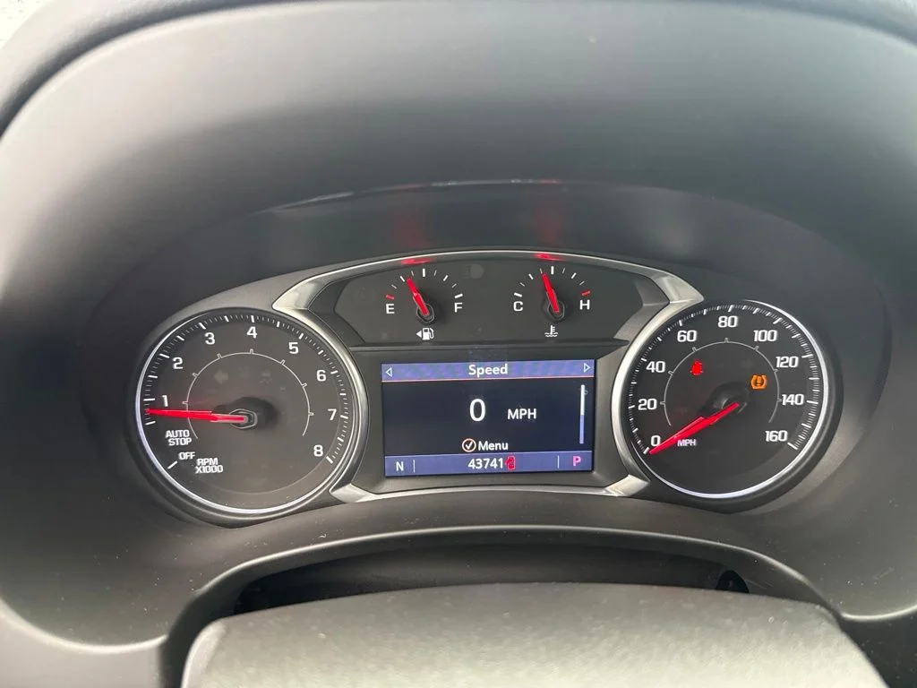 Used 2020 White GMC SLT image 24