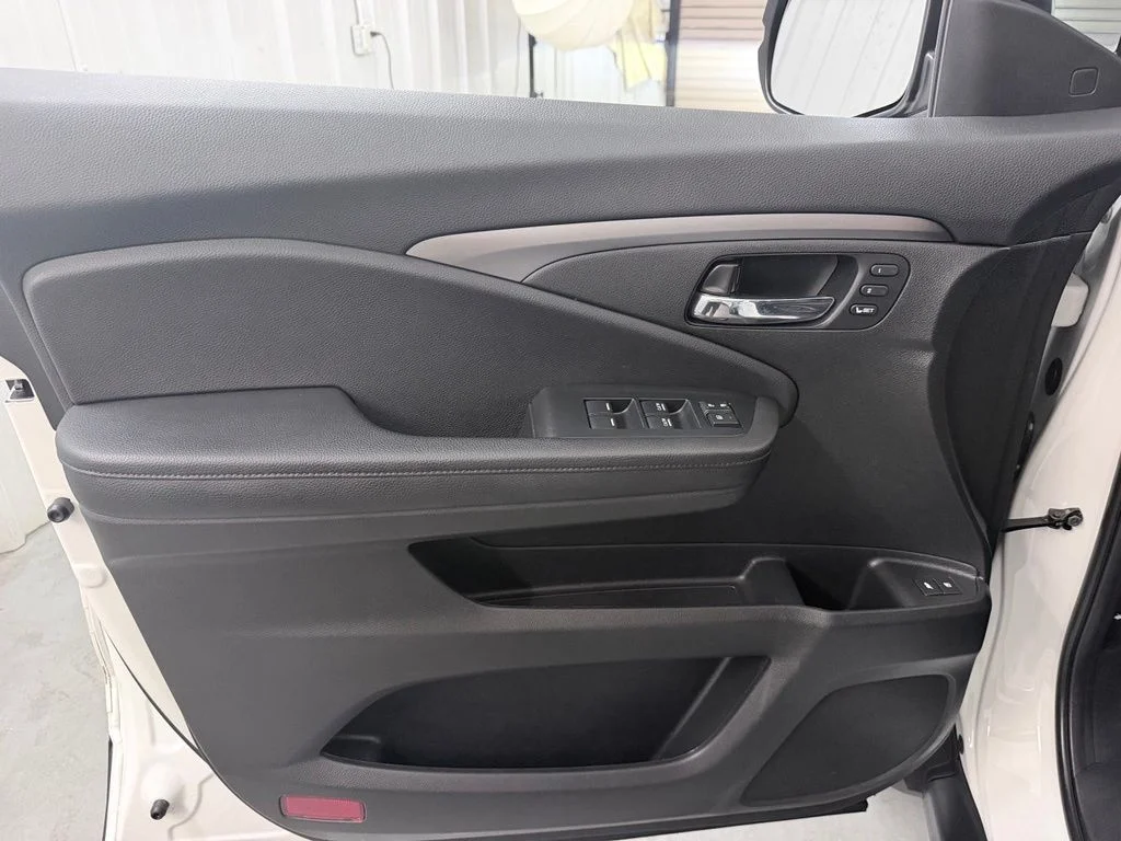 Used 2022 White Honda Special Edition image 13