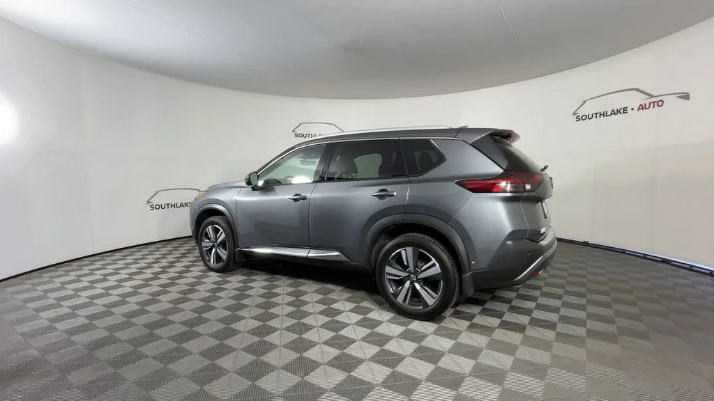 Used 2023 Gray Nissan SL image 9