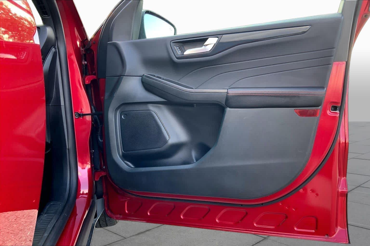 Used 2025 Rapid Red Metallic Tinted Clearcoat Ford ST-Line image 22