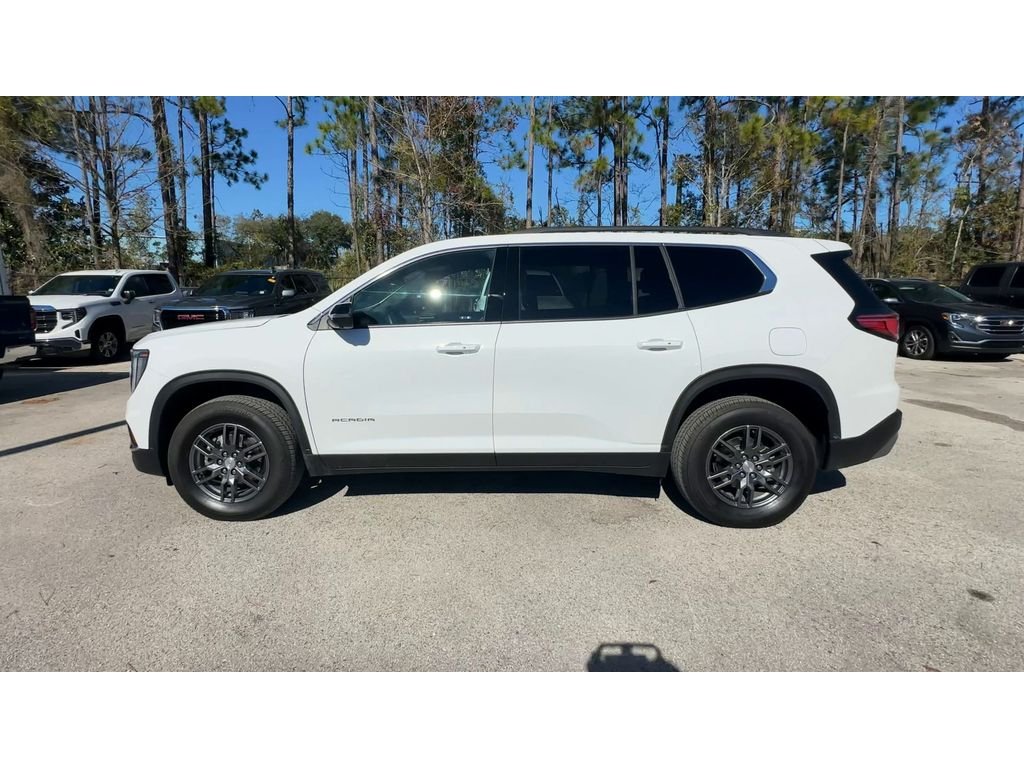 Used 2025 Summit White GMC Elevation image 5