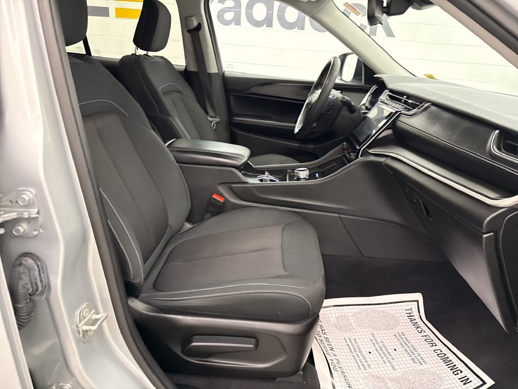 Used 2023 Silver Jeep Laredo image 24