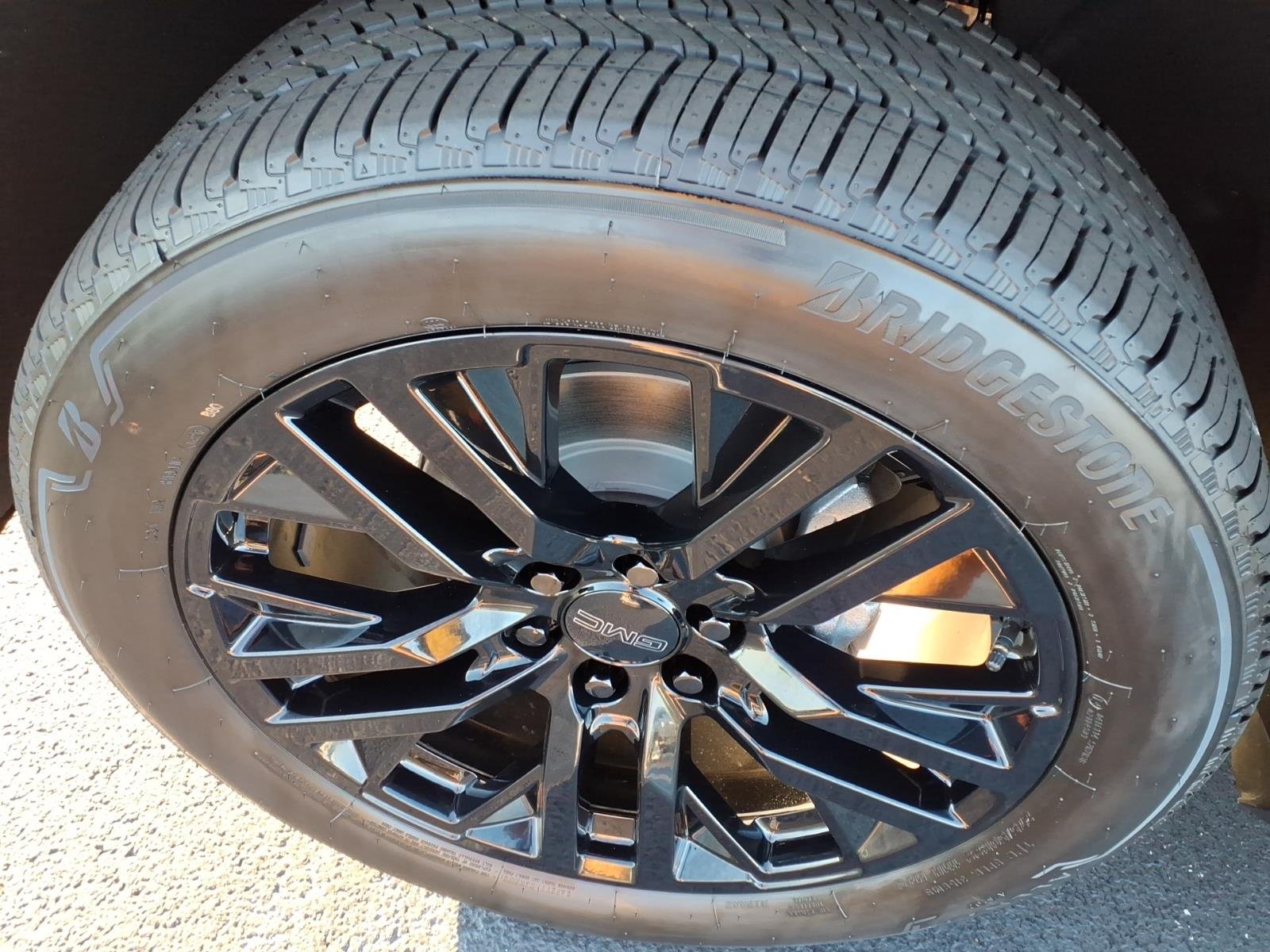 New 2026 Onyx Black GMC Elevation image 18