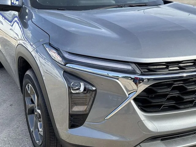 Used 2025 Gray Chevrolet LT image 5