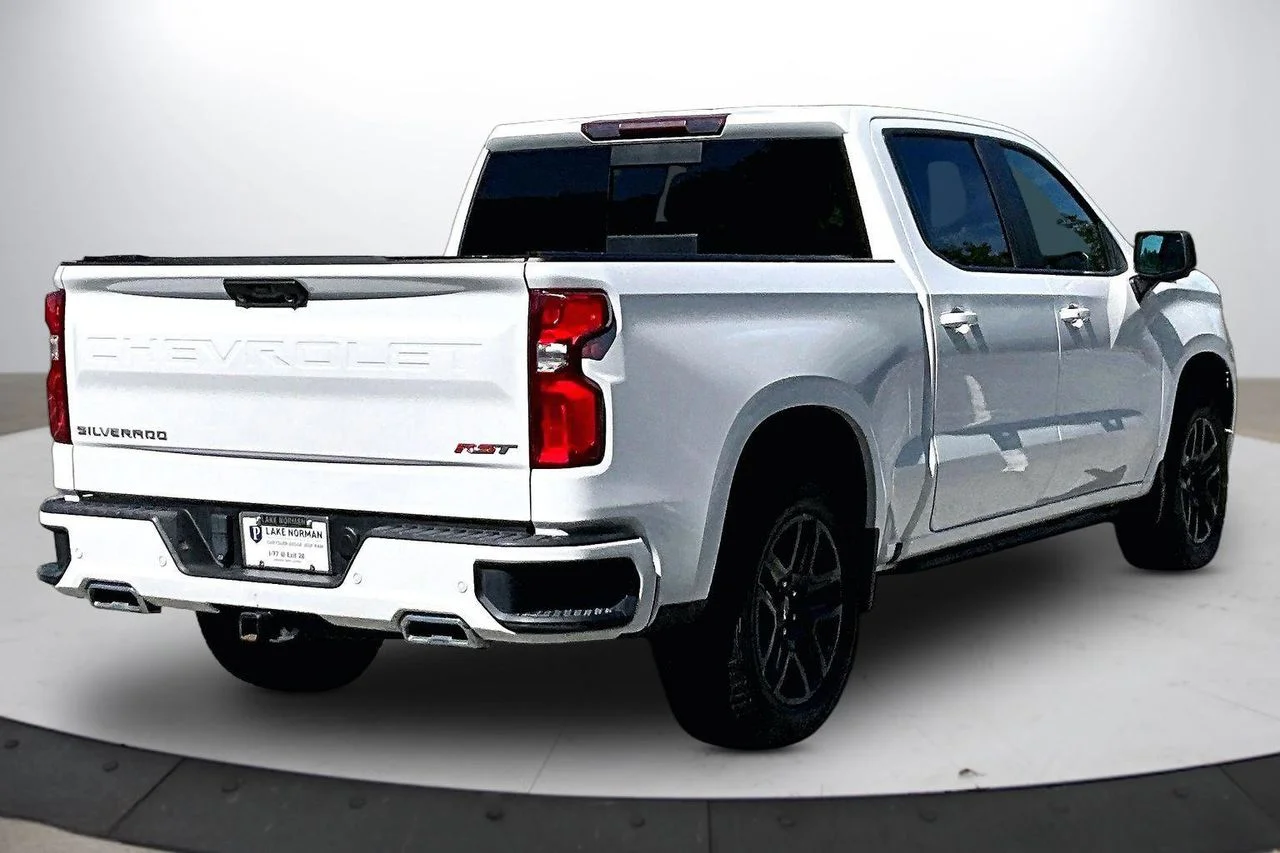 Used 2023 White Chevrolet RST image 9