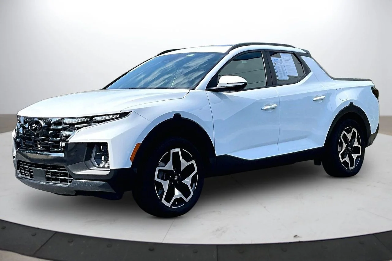 Used 2022 White Hyundai Limited image 4