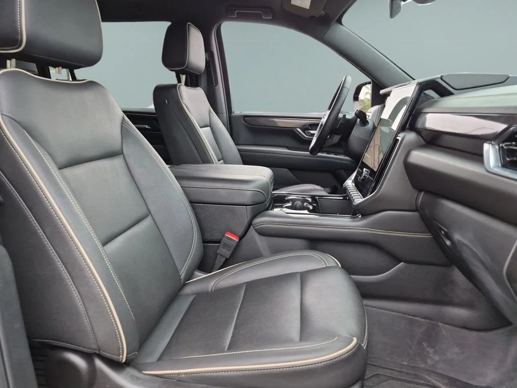 Certified Used 2025 Onyx Black GMC Elevation image 28