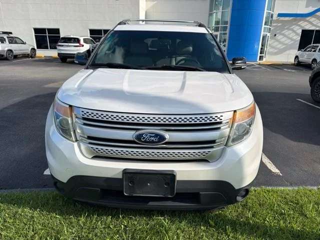 Used 2015 White Ford XLT image 1