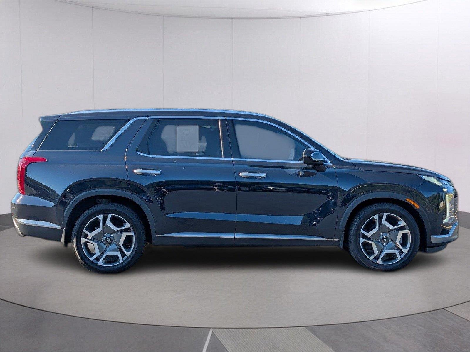Used 2024 Moonlight Cloud Hyundai Limited image 6