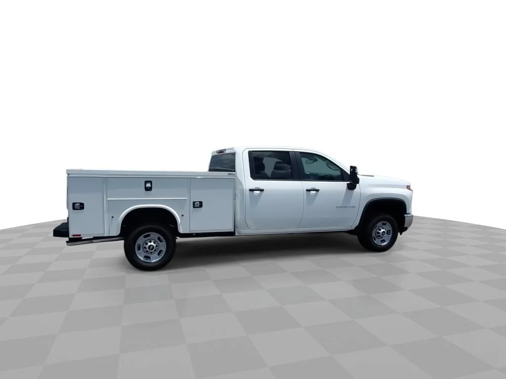 New 2026 Summit White Chevrolet WT image 9