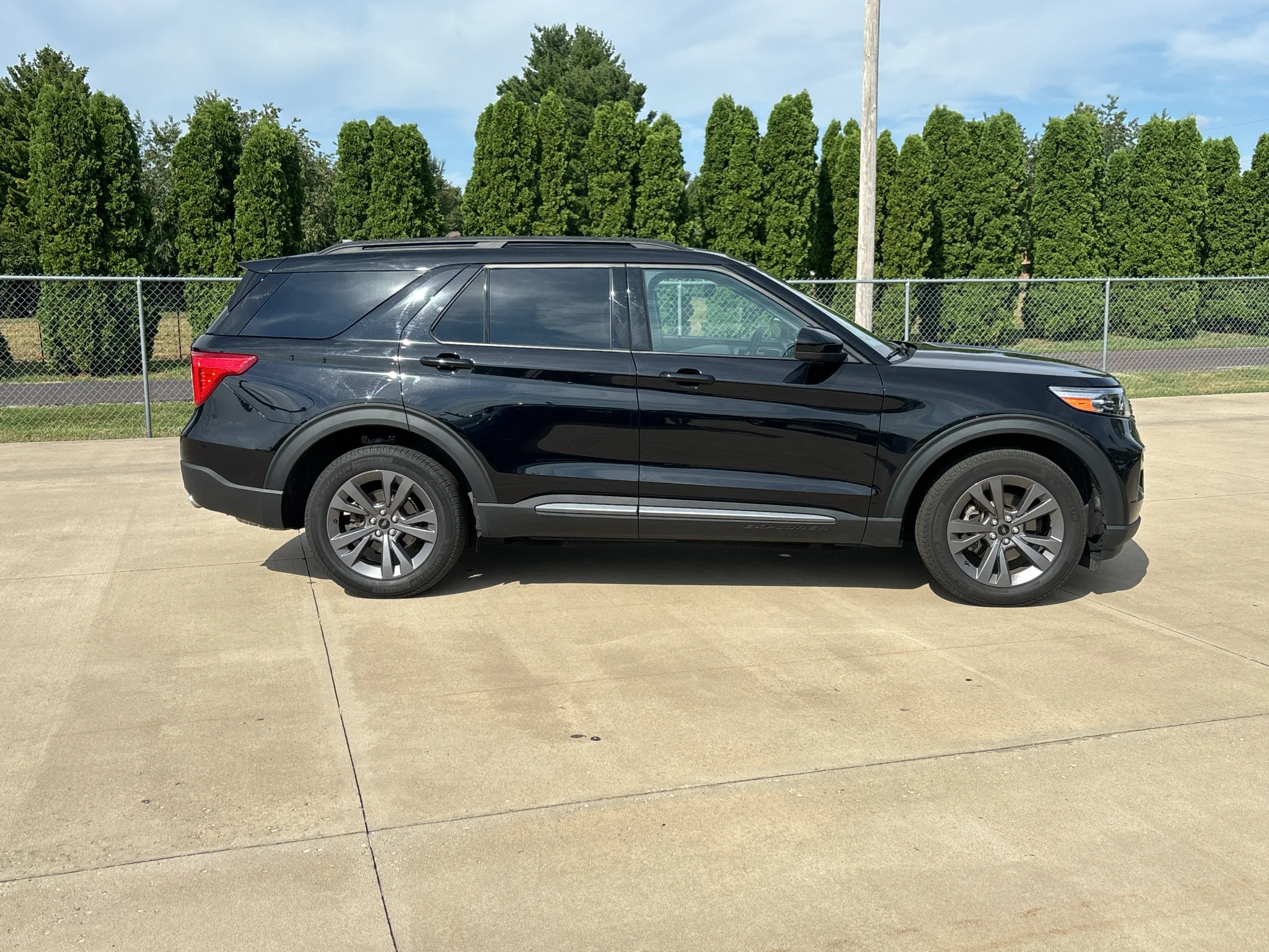 Used 2024 Agate Black Metallic Ford XLT image 3