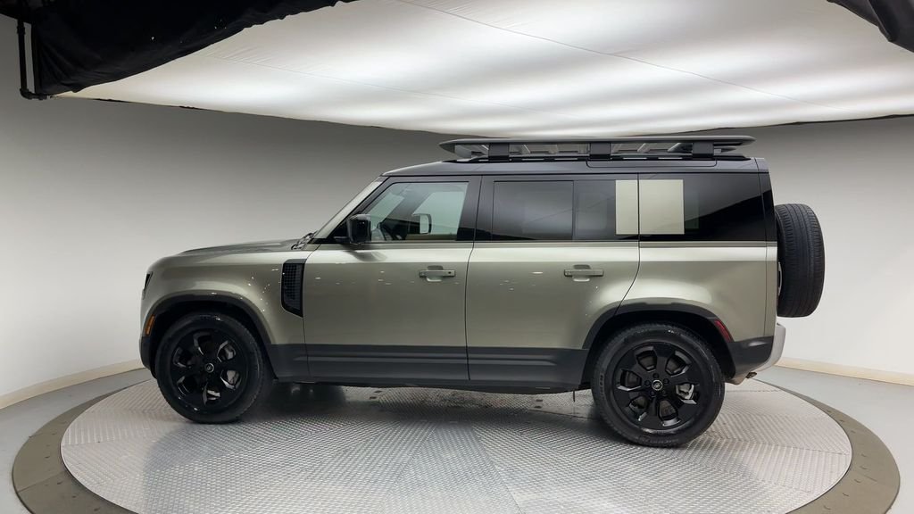 Used 2025 Pangea Green Metallic Land Rover S image 5