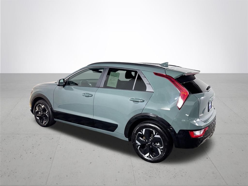Used 2024 Green Kia Wind image 8