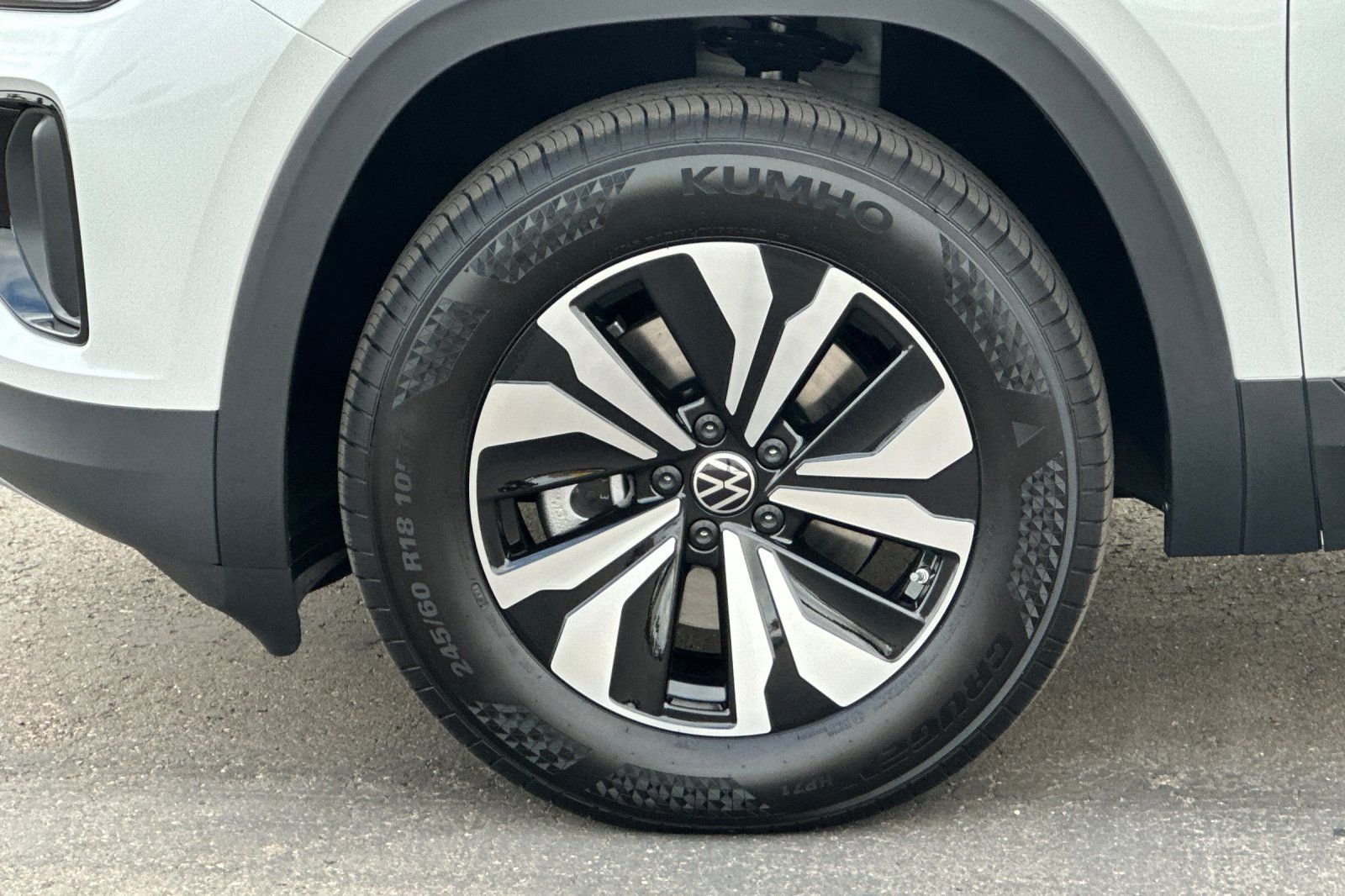 New 2026  Volkswagen SE image 25