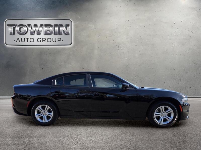 Used 2023 Black Dodge SXT image 3