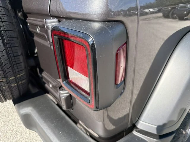 New 2026 Granite Crystal Metallic Clear-Coat Exterior Paint Jeep Sport S image 8