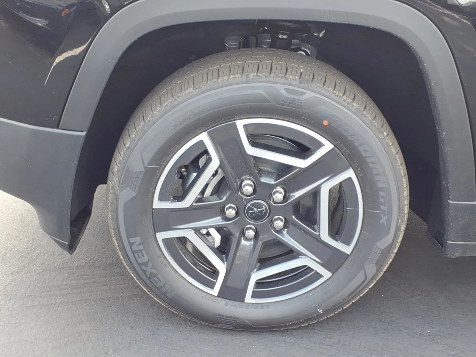 New 2026 Diamond Black Crystal Pearl-Coat Exterior Paint Jeep Limited image 21