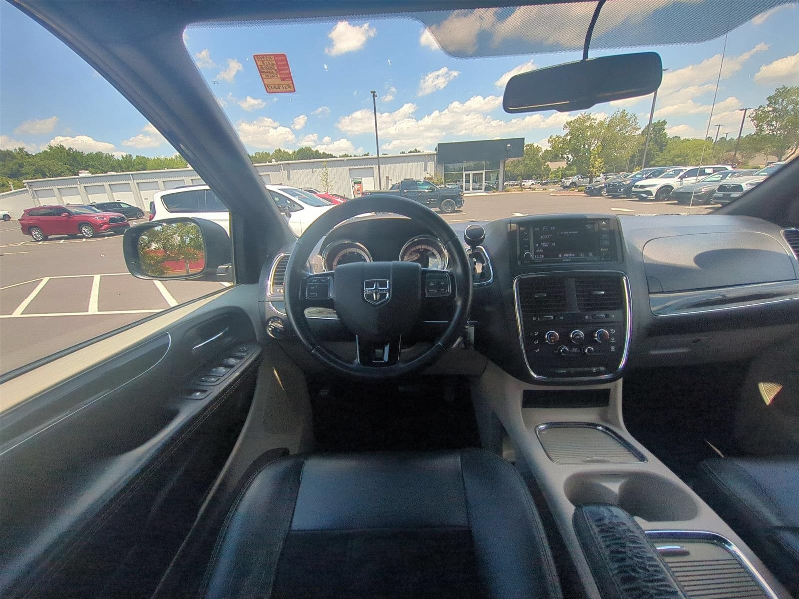 Used 2018 Black Onyx Crystal Pearlcoat Dodge SXT image 46