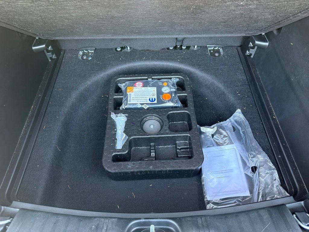 Used 2022 Gray Jeep Limited image 8