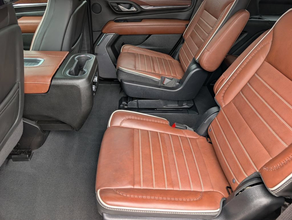 Used 2024 White Frost Tricoat GMC Denali Ultimate image 17