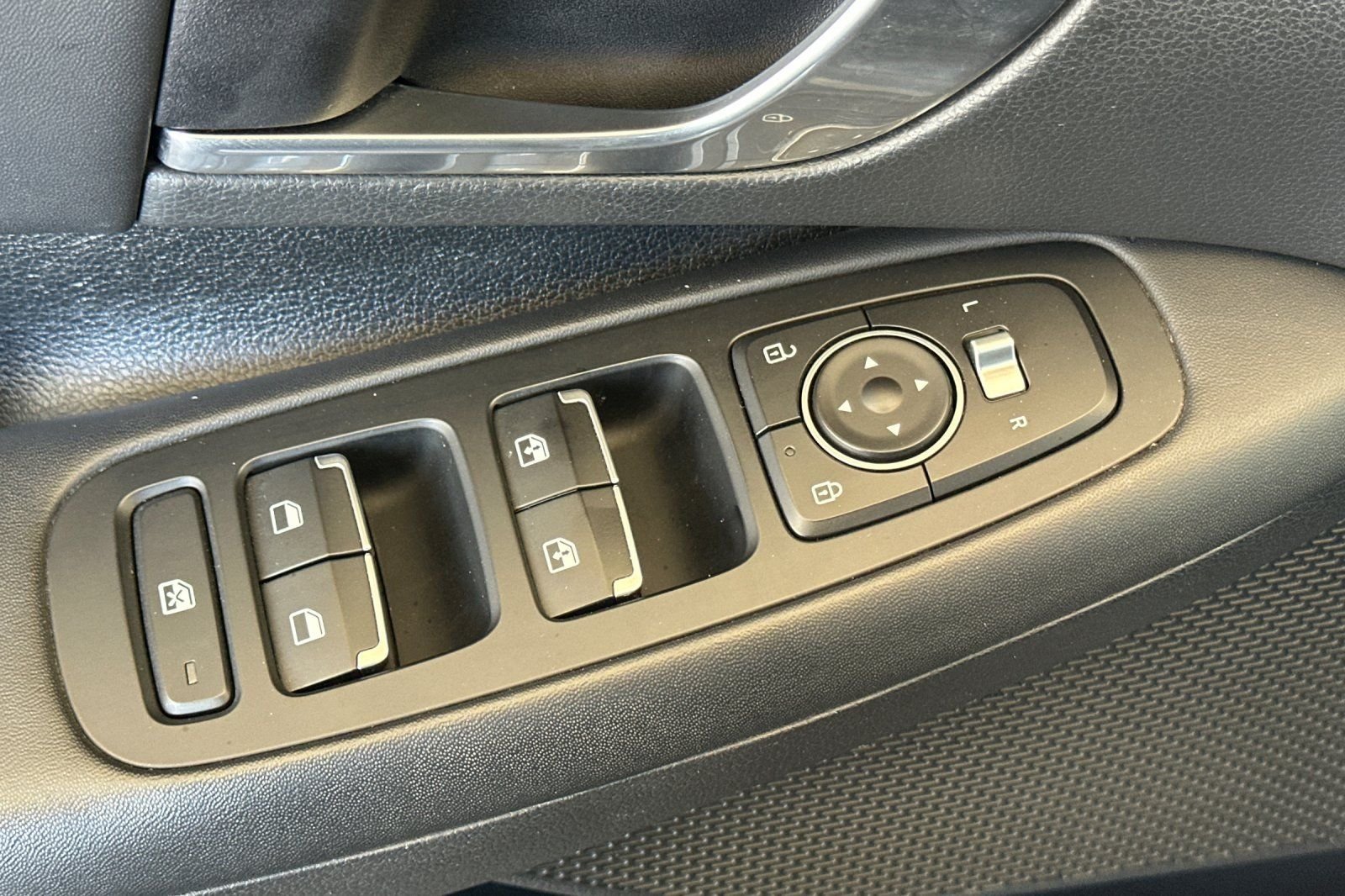 Used 2022 Gray Hyundai SEL image 12