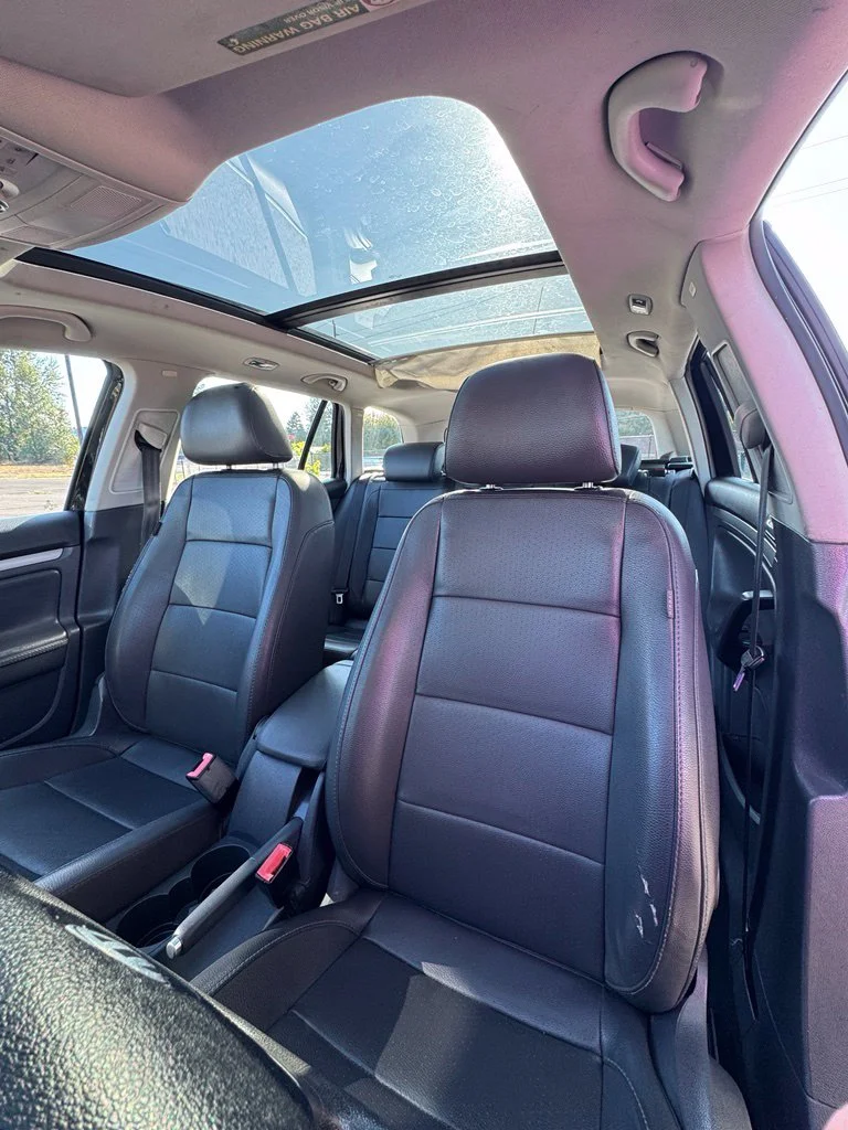 Used 2009  Volkswagen 2.5L SE image 29