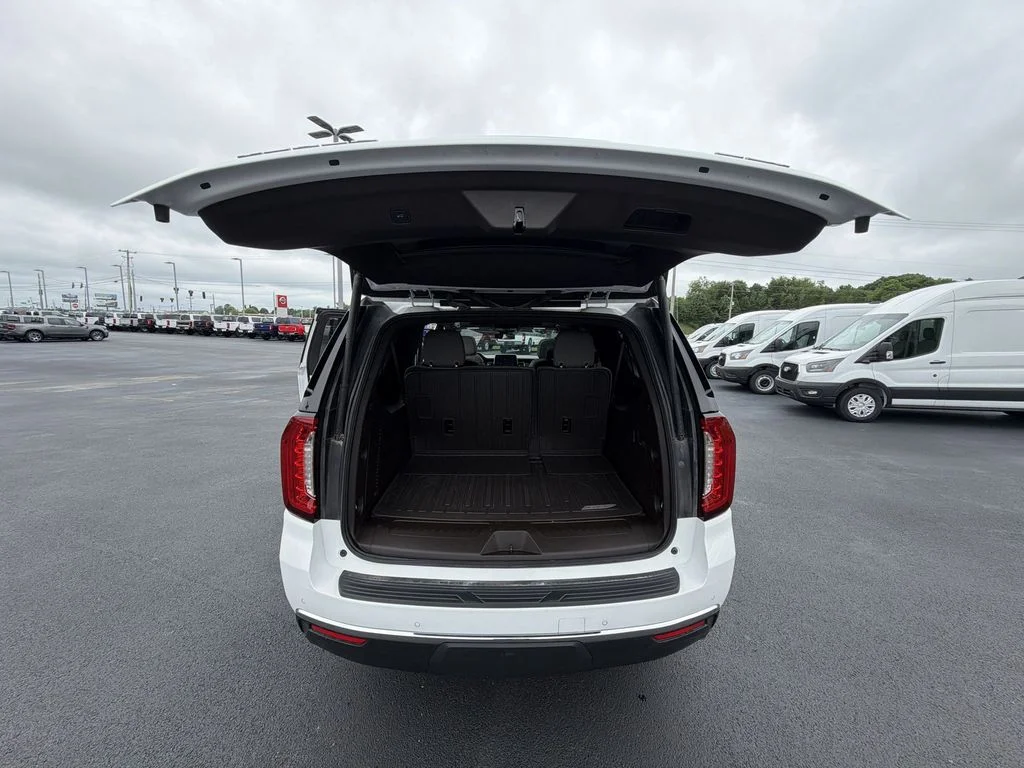 Used 2023 White GMC SLT image 33