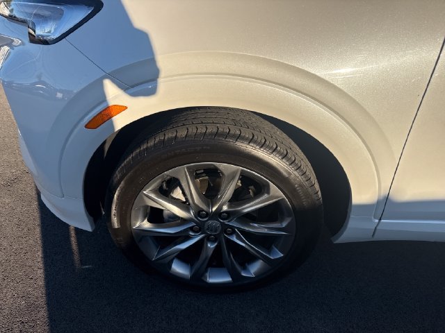 Used 2026 White Frost Tricoat Buick Avenir image 10