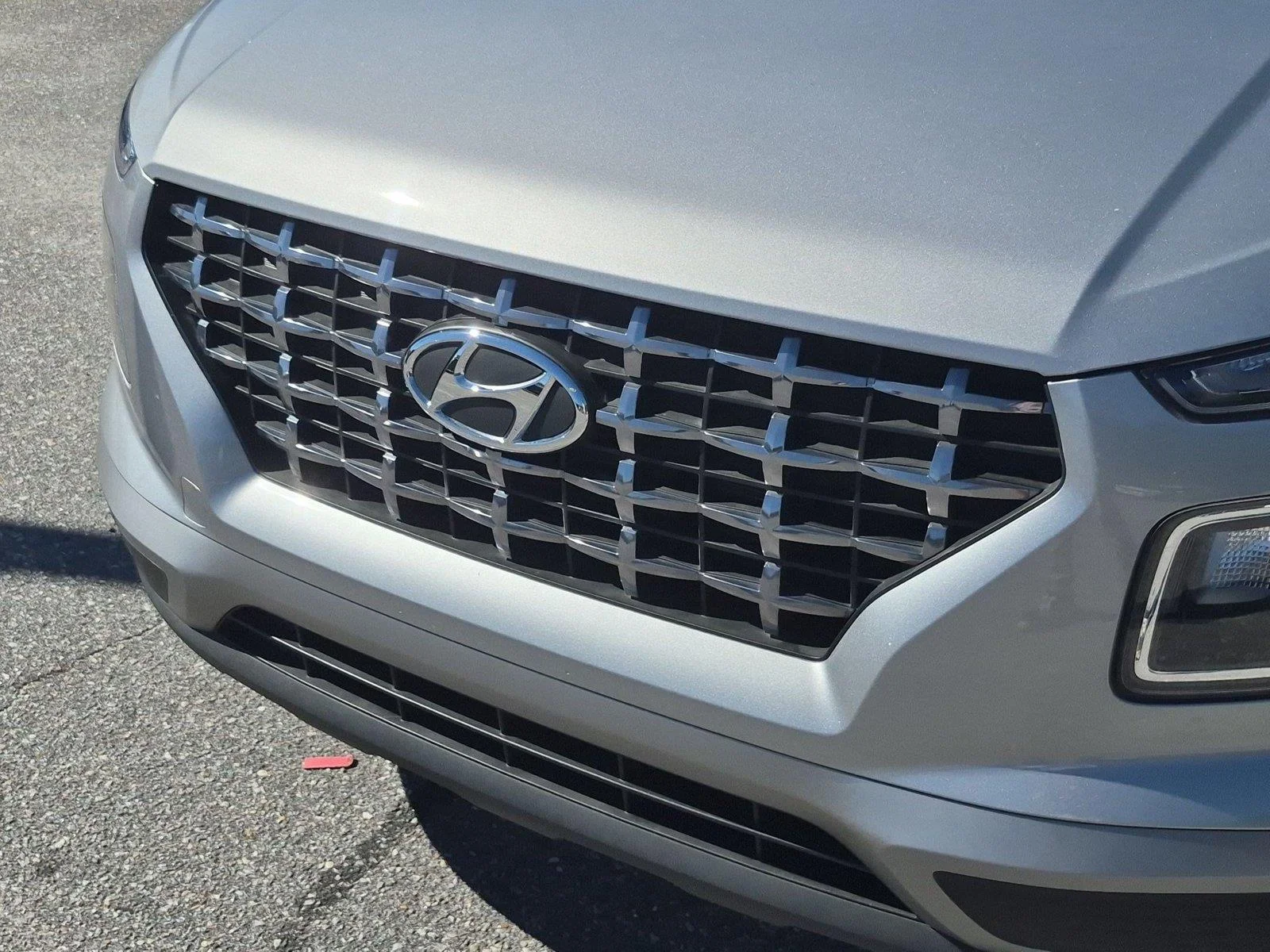 Used 2024 Shimmering Silver Hyundai SEL image 13