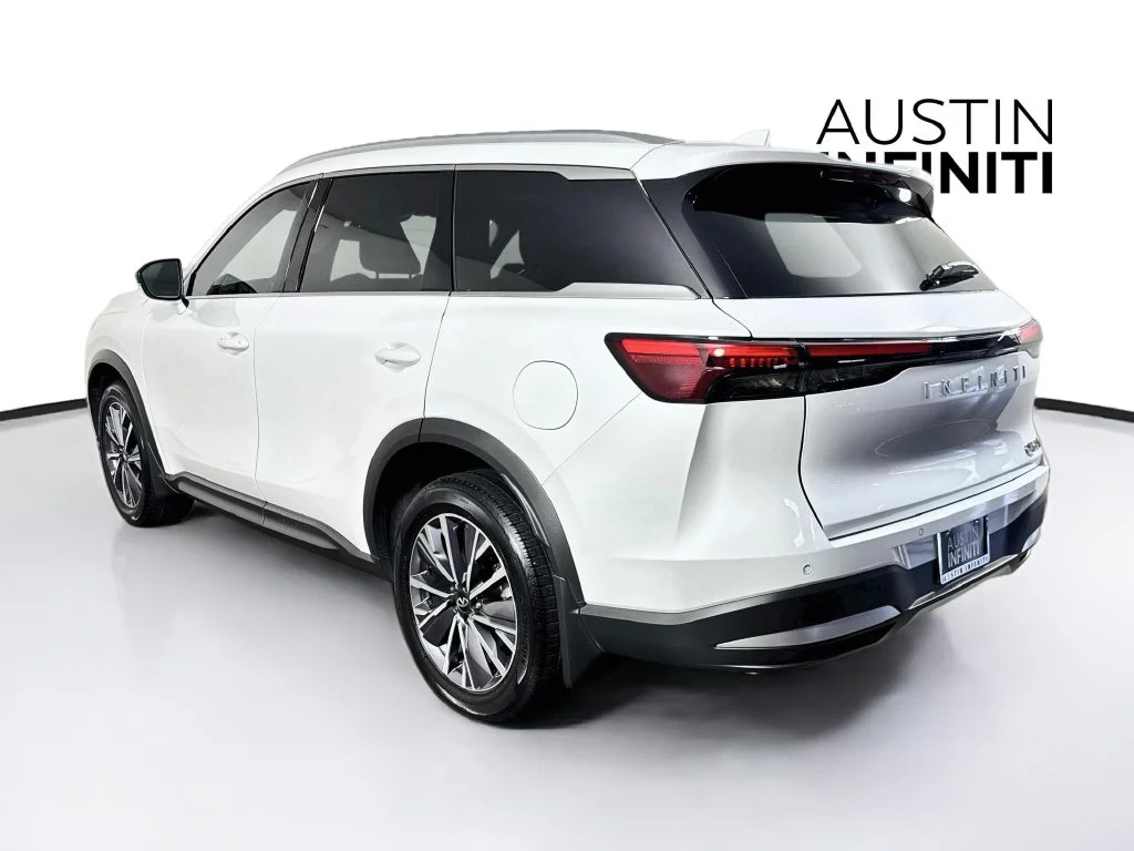 Certified Used 2027 White INFINITI LUXE image 7