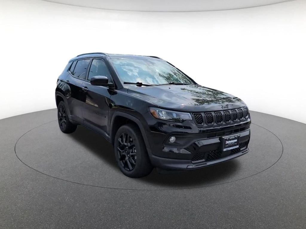 Certified Used 2023 Diamond Black Jeep Latitude image 4