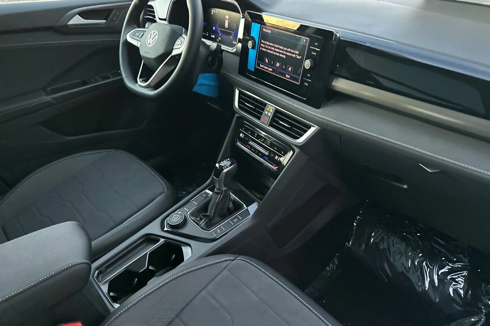 New 2026 Monument Gray w/Deep Black Roof Volkswagen SE Black image 16