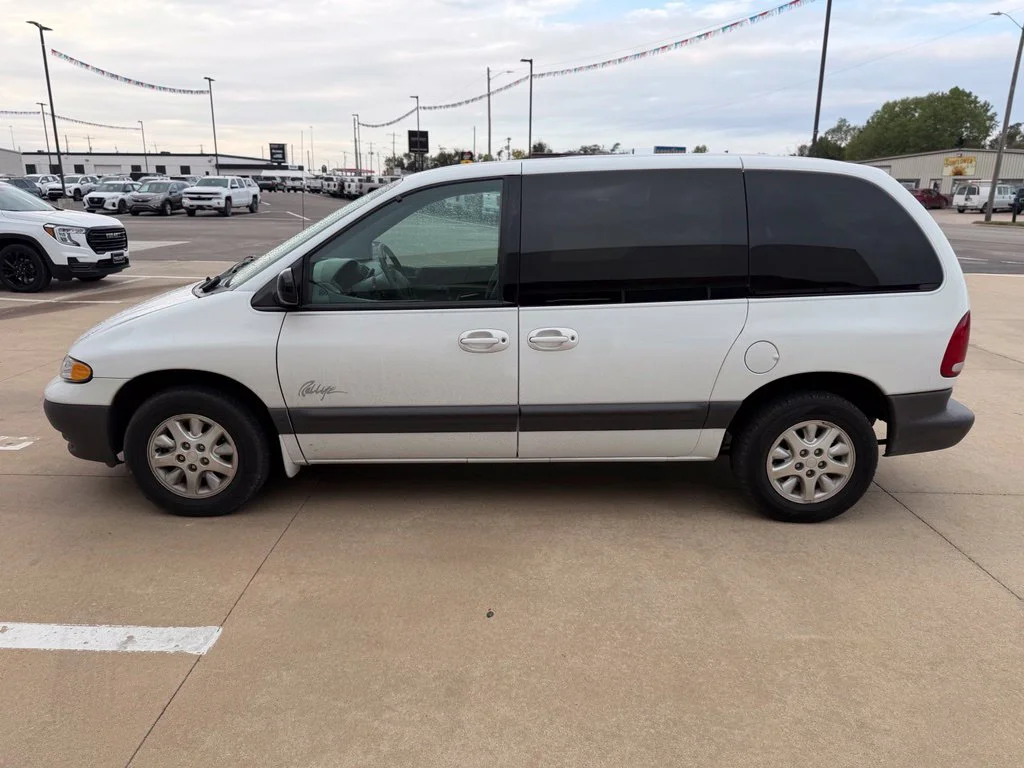 Used 1996  Plymouth SE image 6