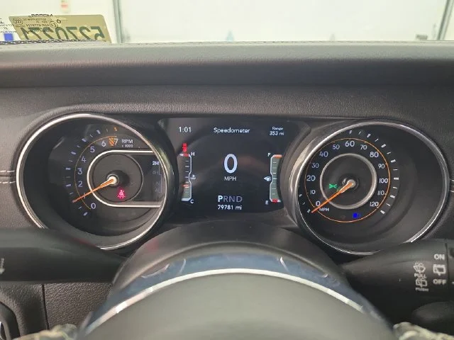 Used 2020 Bikini Pearlcoat Jeep Unlimited Sahara image 28