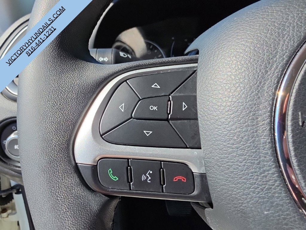 Used 2018 White Jeep Latitude image 17