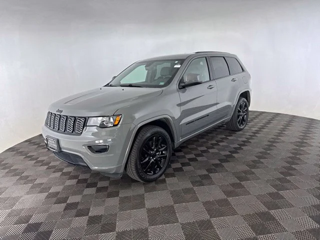 Used 2022 Gray Jeep Laredo X image 3