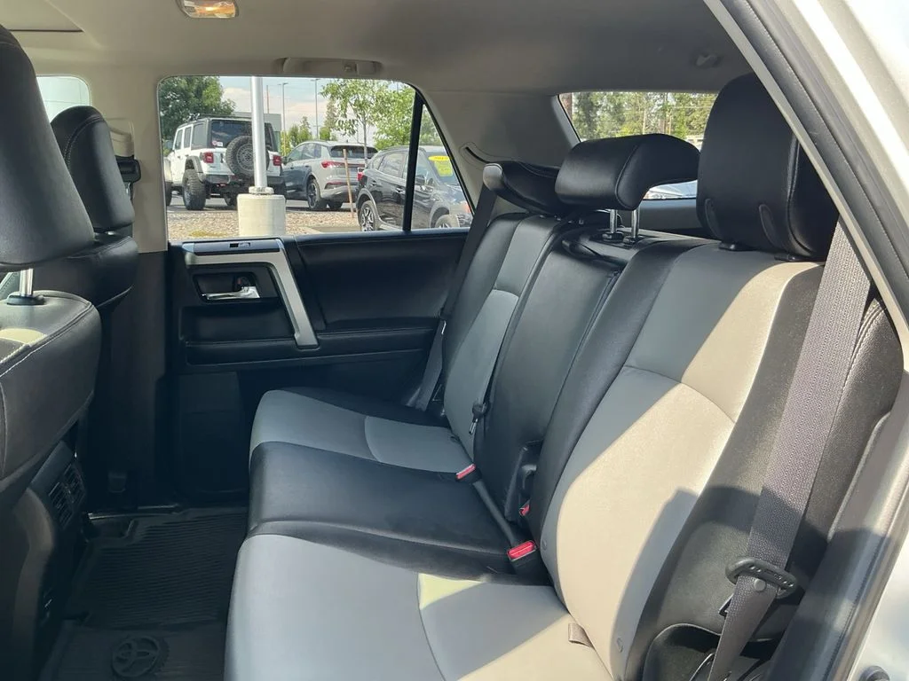 Used 2016 Silver Toyota SR5 Premium image 22