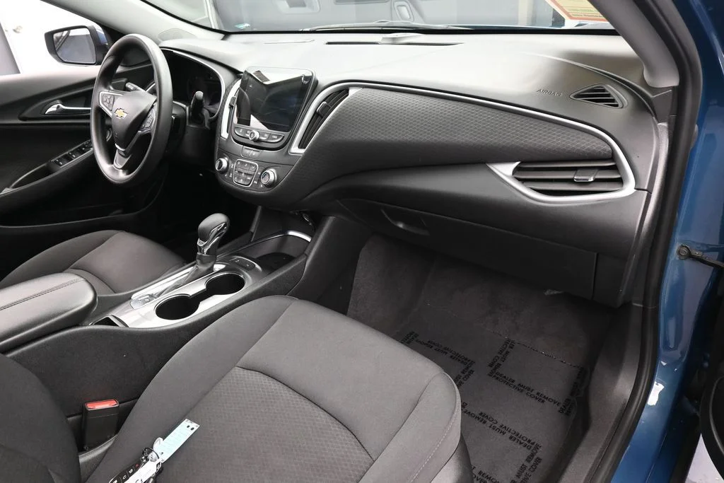 Used 2025 Lakeshore Blue Metallic Chevrolet LT image 41