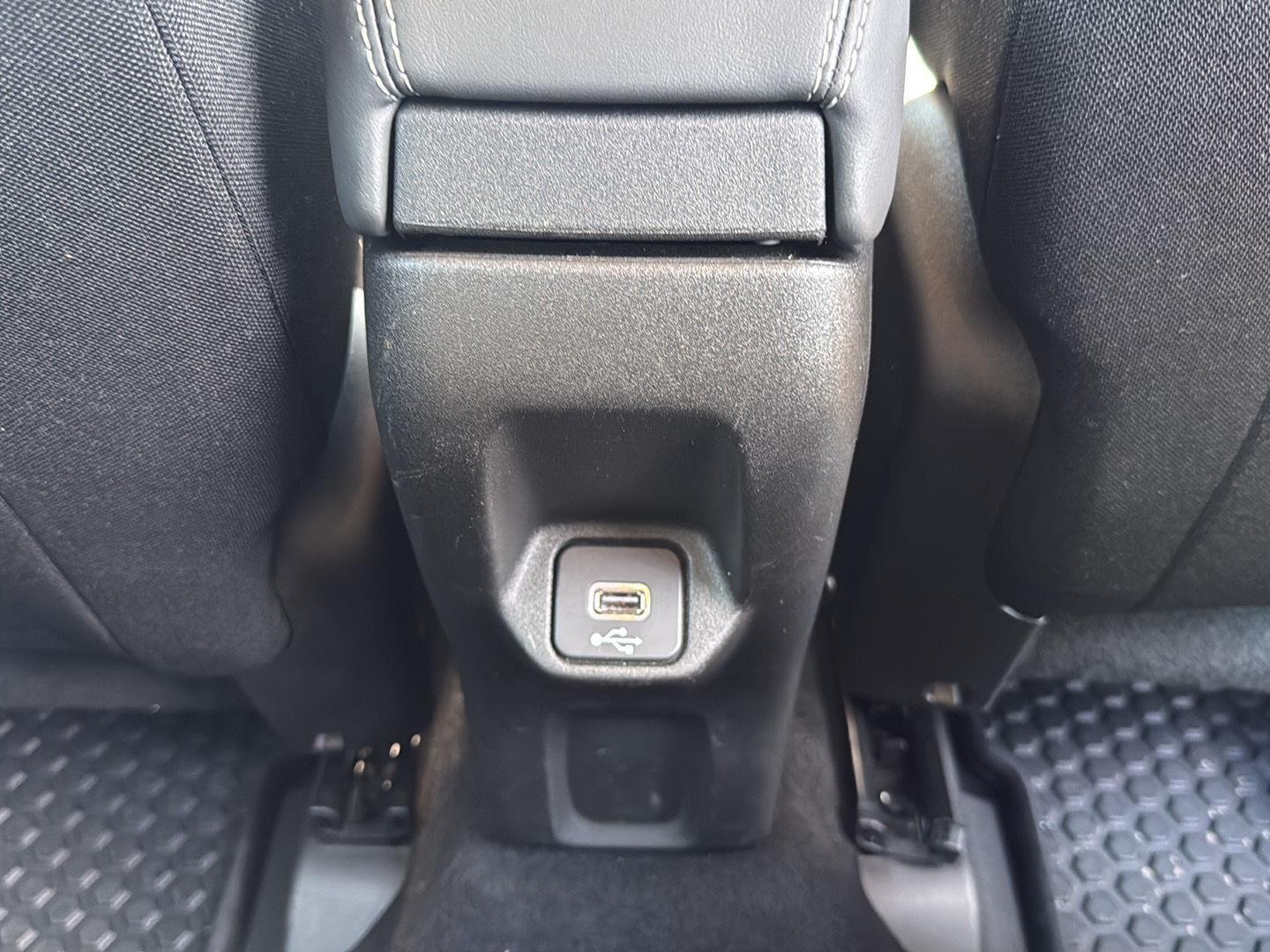 Used 2022 Black Clearcoat Jeep Latitude image 27